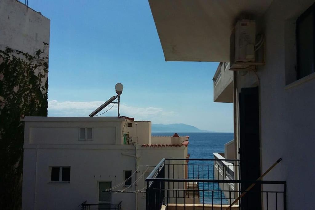 Seaside Family Apartment Loutraki Екстер'єр фото