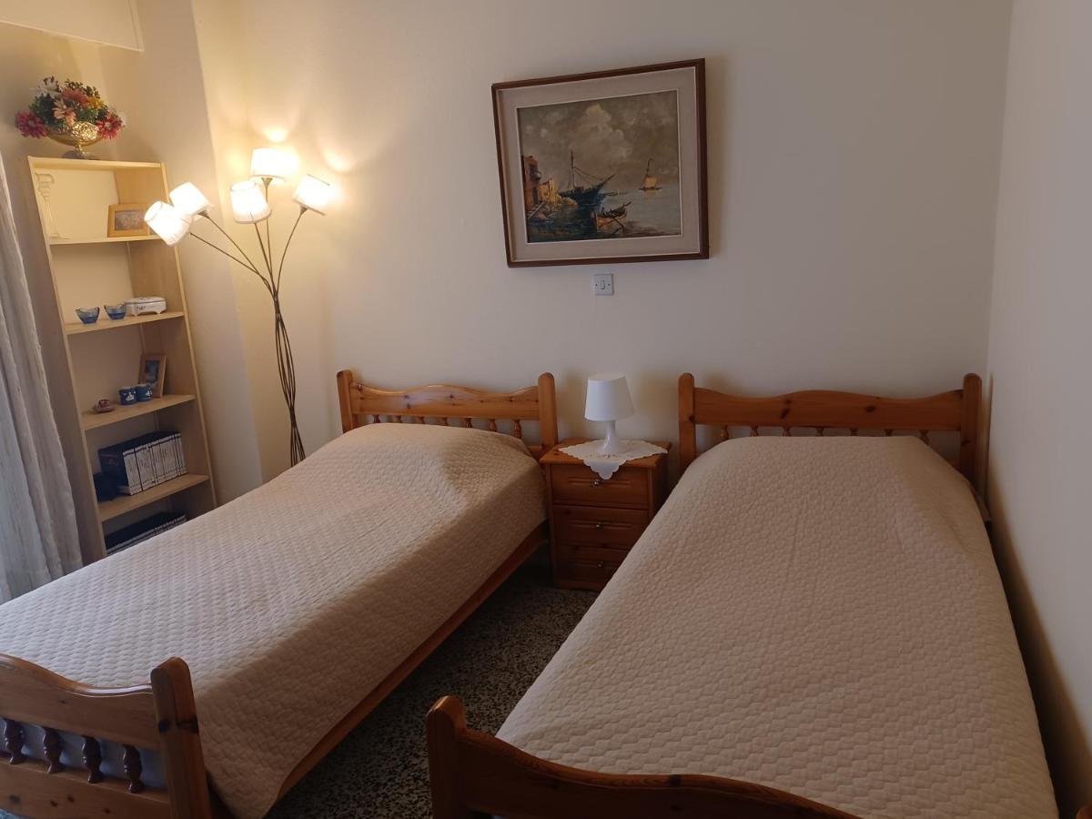 Seaside Family Apartment Loutraki Екстер'єр фото