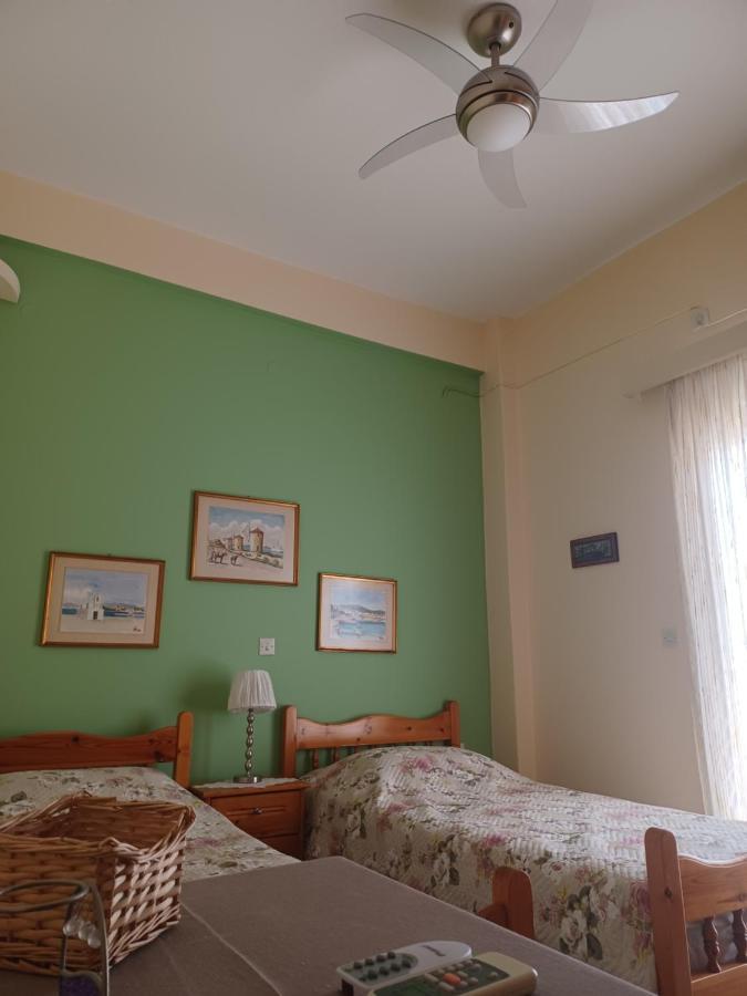 Seaside Family Apartment Loutraki Екстер'єр фото